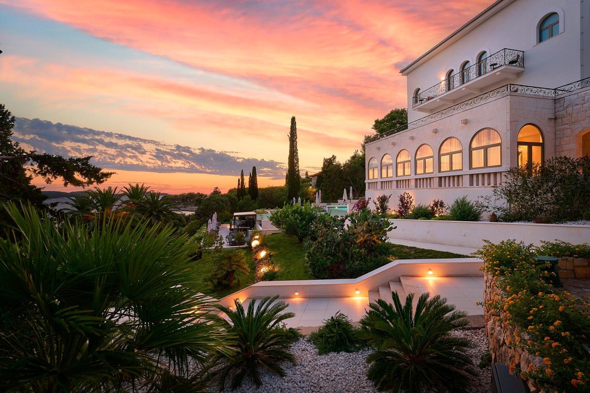 Hotel Moeesy, Blue & Green Oasis Hvar Town Luaran gambar